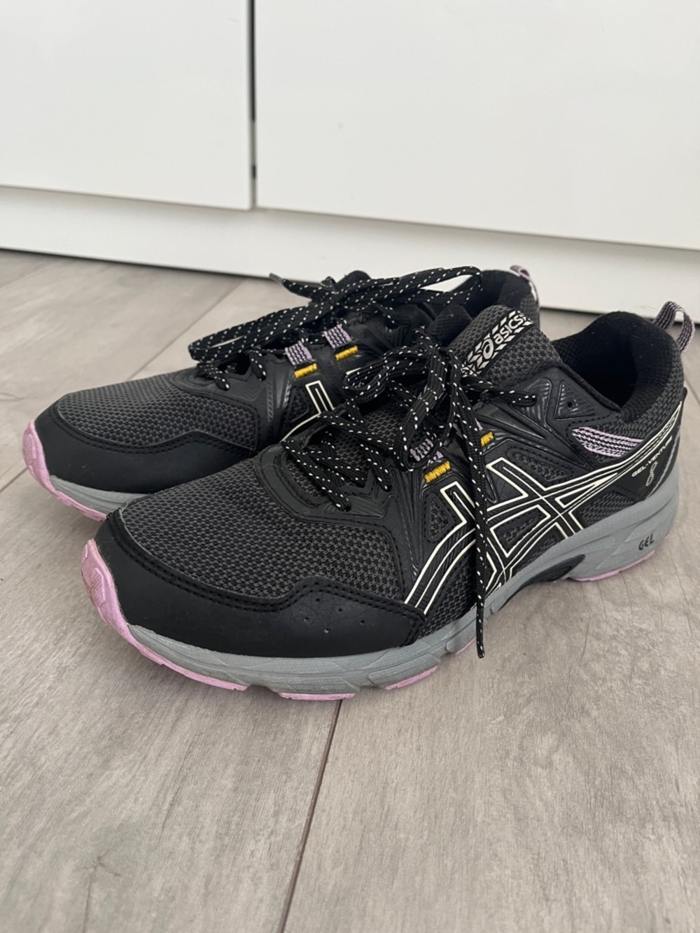 ASICS Gel-Venture8 Women's Black Athletic Shoes with Purple Accents, Size 8.5